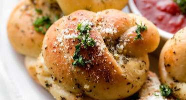 GARLIC KNOTS